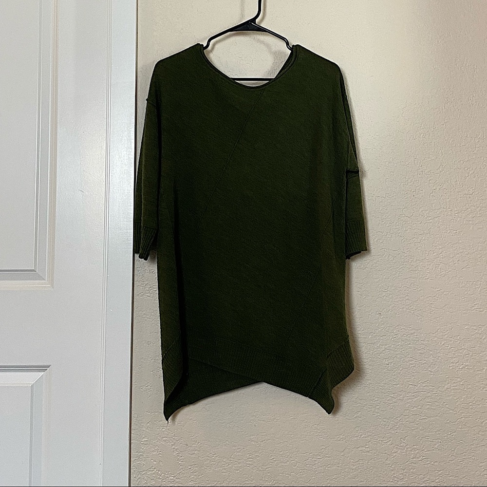 Linda Matthews New York knit top. Good condition.